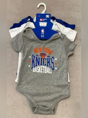 NBA New York Knicks Baby Onesies 24 Months 3 Piece Creeper Set NWT Authentic